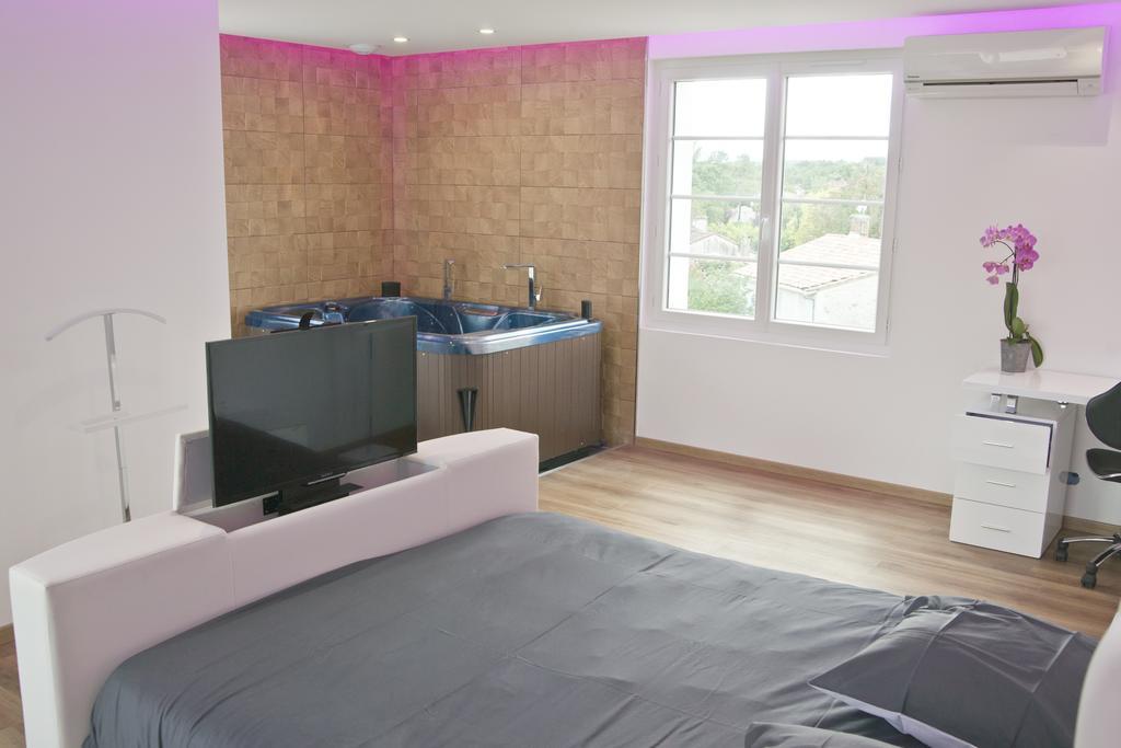 Moulin Des Tours Bed & Breakfast Barbaste Ruang foto
