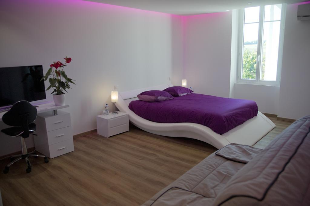 Moulin Des Tours Bed & Breakfast Barbaste Bagian luar foto